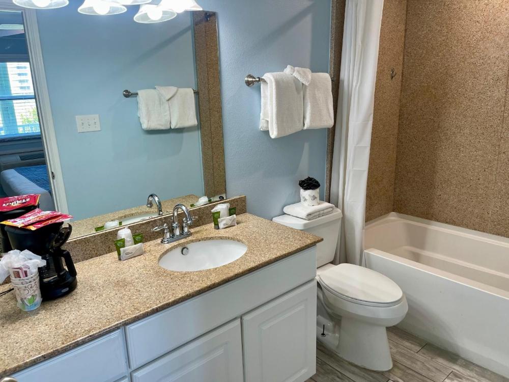 Beachgate Condo Suites and Hotel 512a condo